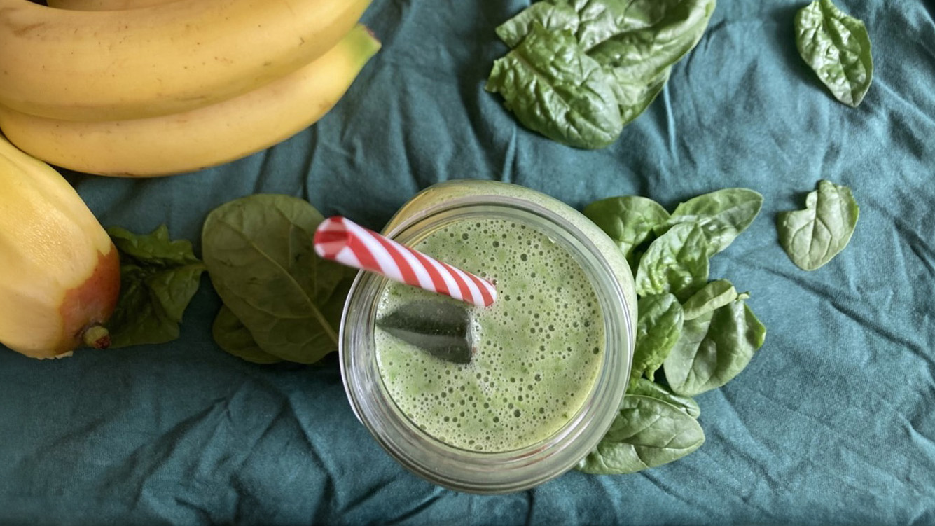 Mango and spinach smoothie